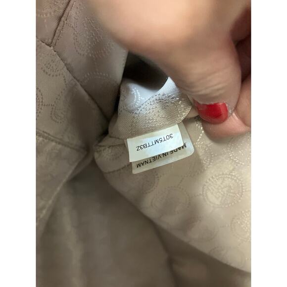 MICHAEL KORS, GOLD METALIC SIGNATURE PATTON LEATHER BACKPACK - Picture 12 of 16